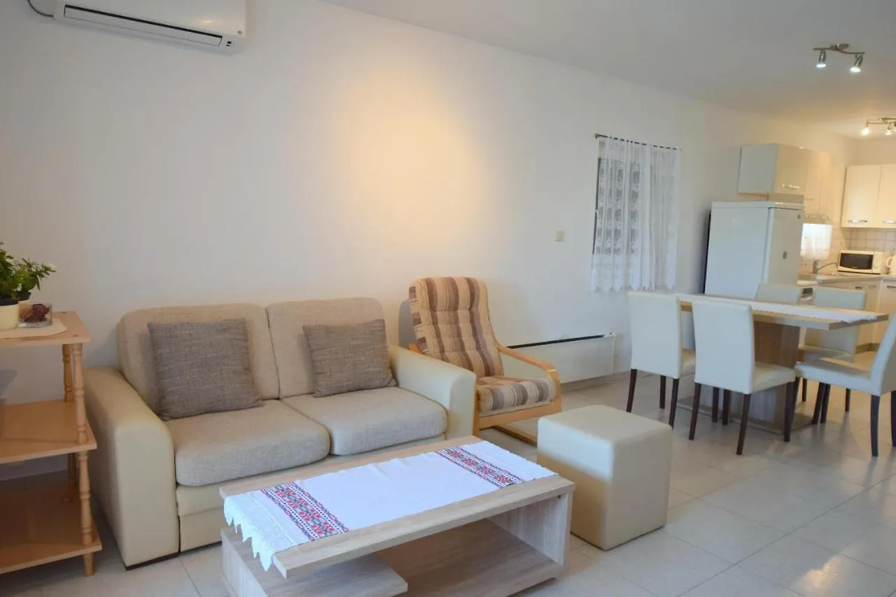 Apartments Marjolovic Njivice 0*,